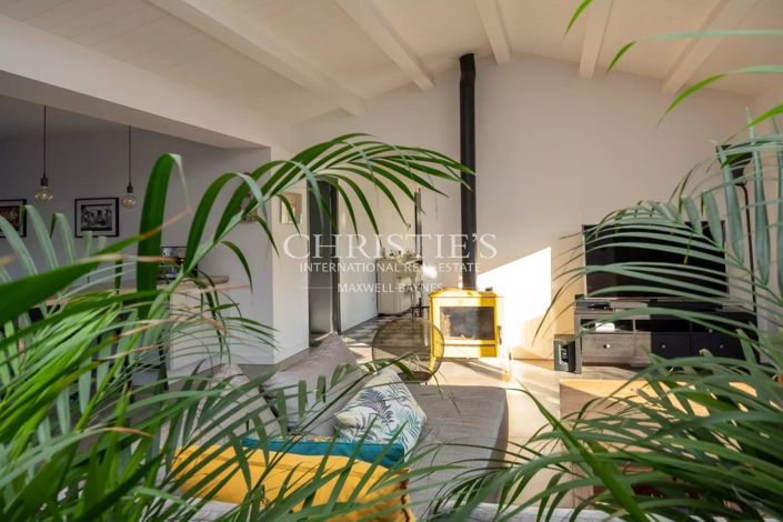 Image No.6-5 Bed House for sale