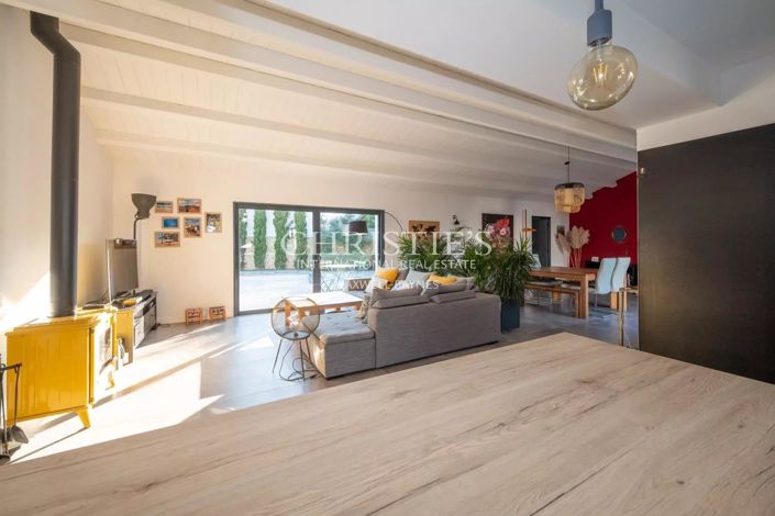 Image No.9-5 Bed House for sale