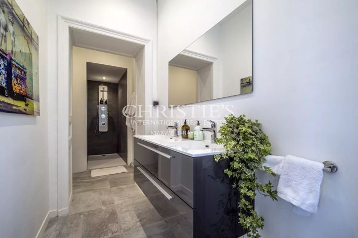 Image No.16-6 Bed House for sale