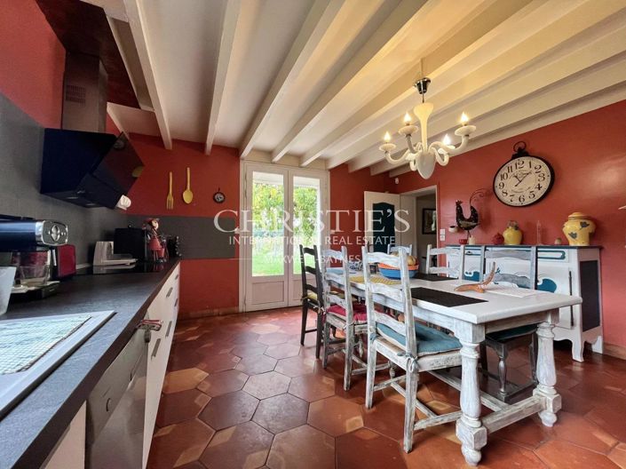 Image No.10-3 Bed House for sale