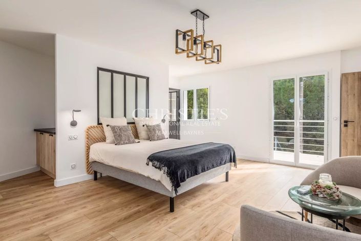 Image No.10-5 Bed House for sale