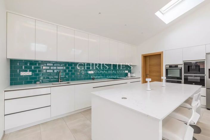 Image No.11-5 Bed House for sale