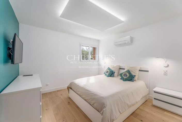 Image No.12-5 Bed House for sale