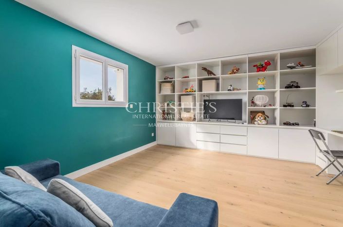 Image No.17-5 Bed House for sale