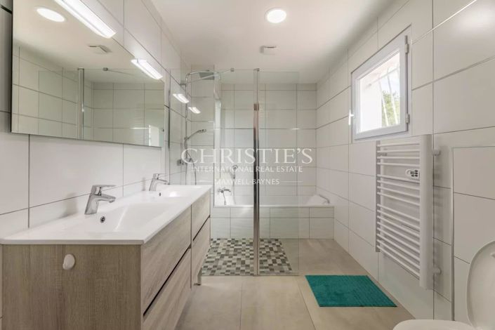 Image No.24-5 Bed House for sale