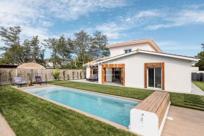 Image No.3-5 Bed House for sale