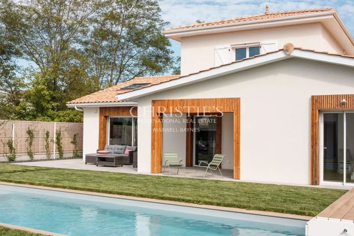 Image No.35-5 Bed House for sale