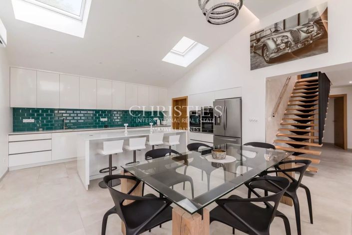 Image No.5-5 Bed House for sale