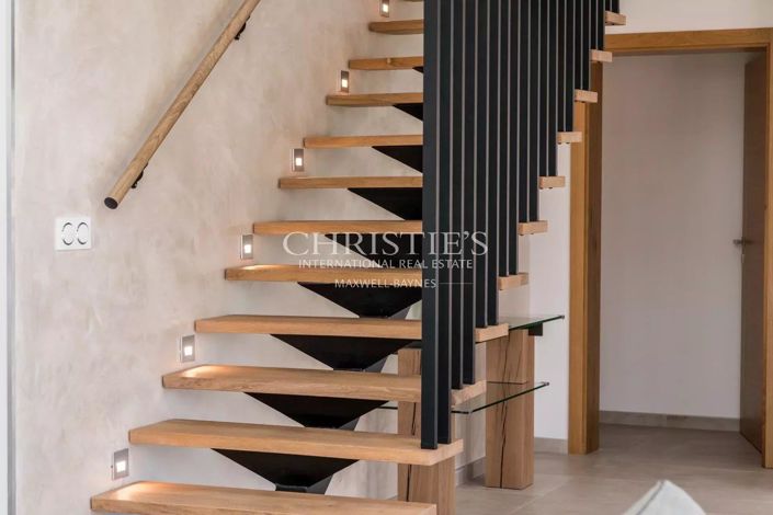 Image No.6-5 Bed House for sale