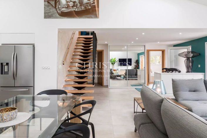 Image No.8-5 Bed House for sale