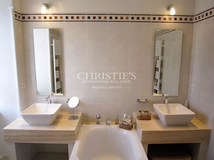 Image No.12-6 Bed House for sale