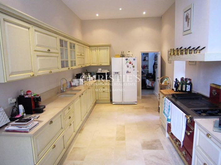 Image No.9-6 Bed House for sale