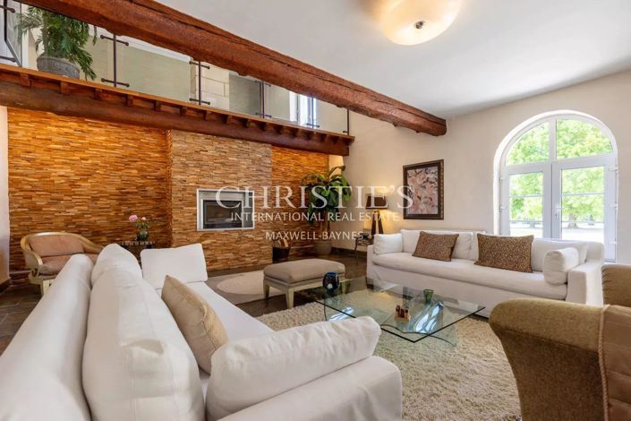 Image No.8-5 Bed House for sale