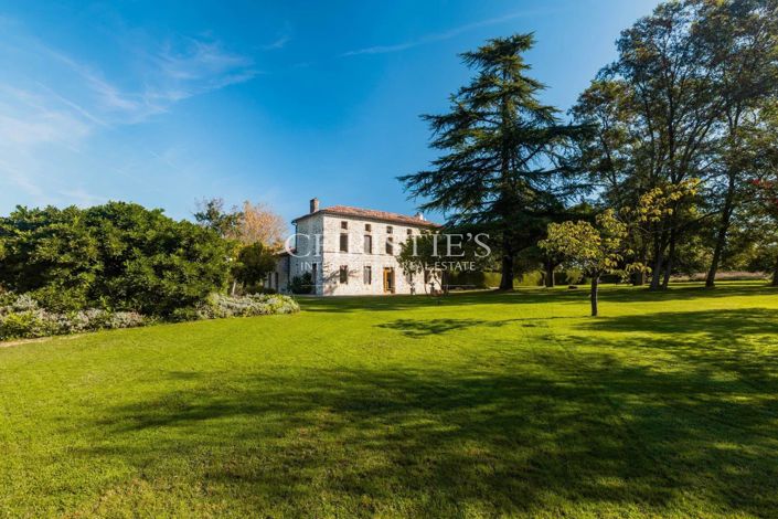 Image No.1-5 Bed House for sale