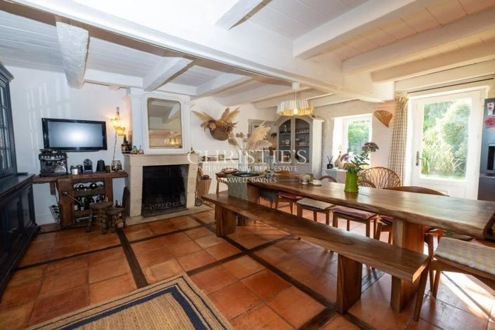 Image No.6-5 Bed House for sale