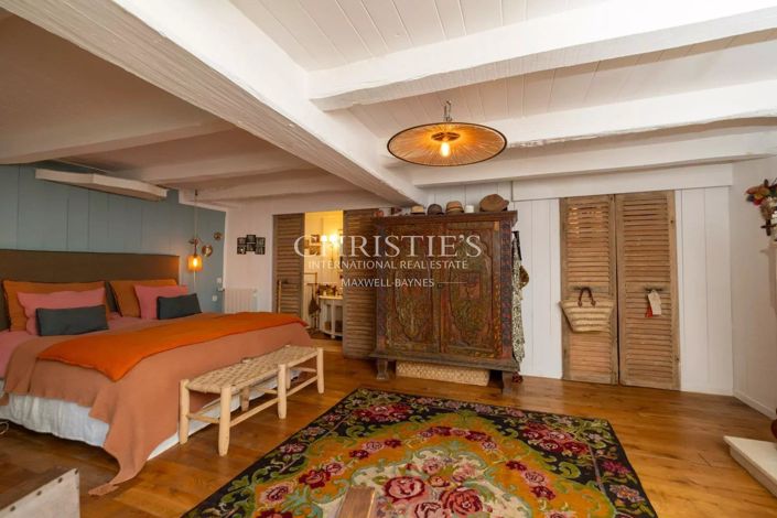 Image No.9-5 Bed House for sale