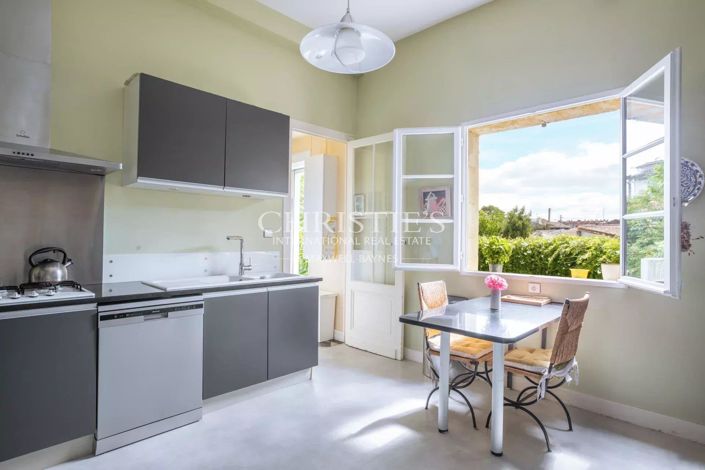 Image No.6-5 Bed House for sale