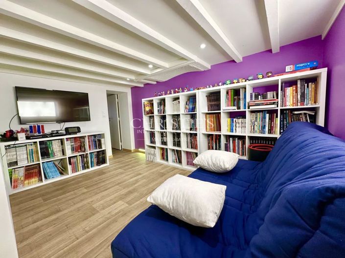 Image No.10-3 Bed House for sale