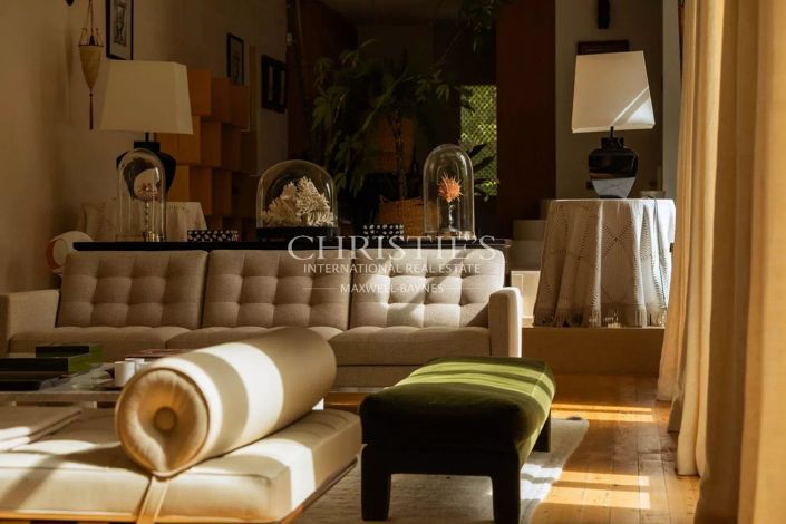 Image No.8-5 Bed House for sale