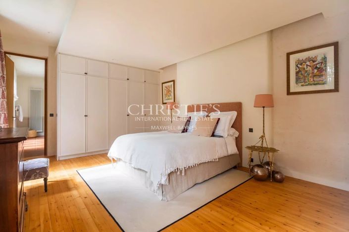 Image No.9-5 Bed House for sale