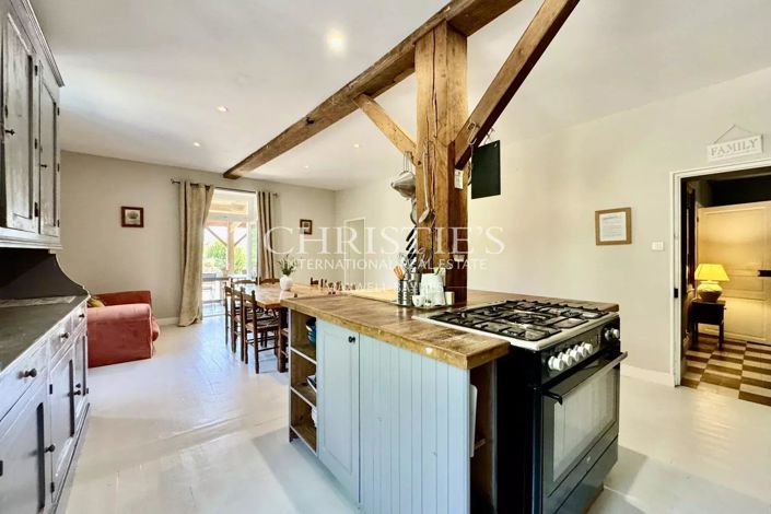 Image No.10-12 Bed House for sale