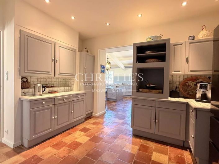 Image No.21-6 Bed House for sale