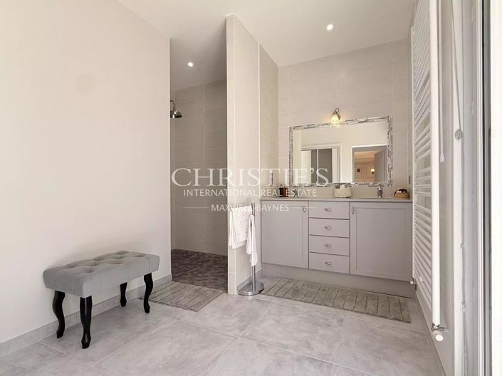 Image No.25-6 Bed House for sale