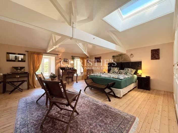 Image No.27-6 Bed House for sale