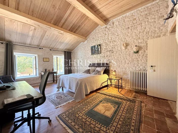 Image No.32-6 Bed House for sale