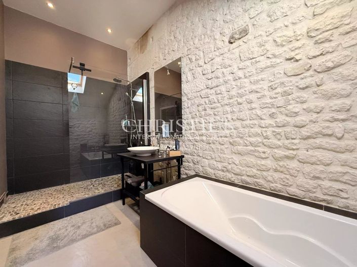 Image No.33-6 Bed House for sale