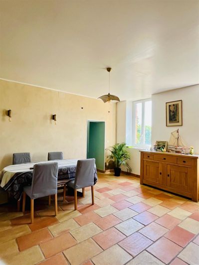 Image No.5-5 Bed House for sale