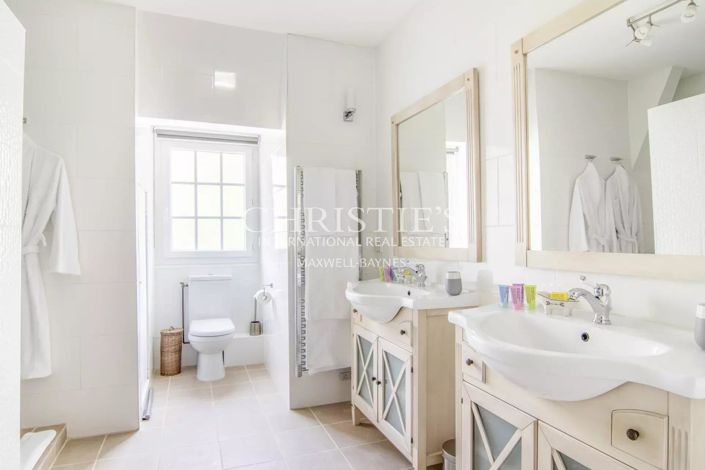 Image No.22-10 Bed House for sale