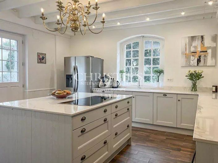 Image No.9-10 Bed House for sale