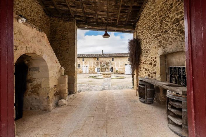 Image No.7-7 Bed House for sale