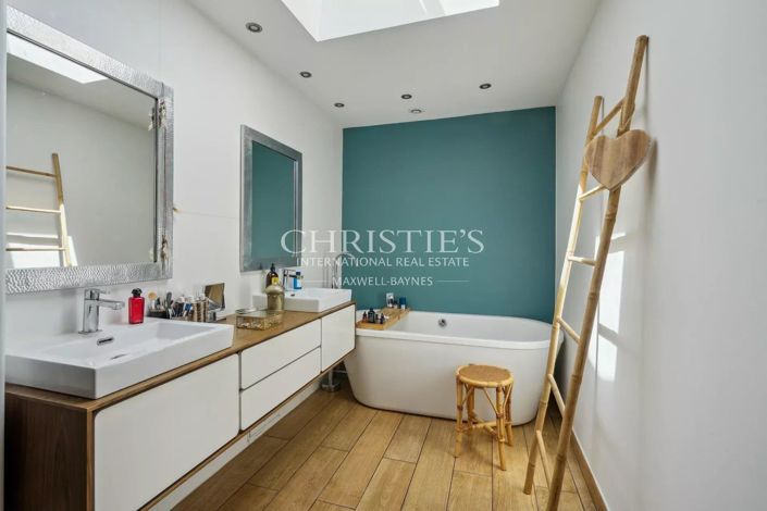 Image No.9-4 Bed House for sale