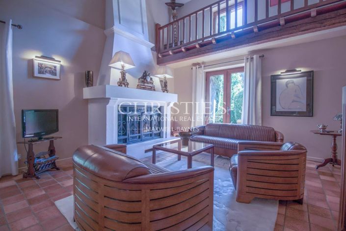 Image No.7-5 Bed House for sale