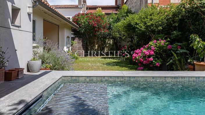 Image No.1-5 Bed House for sale