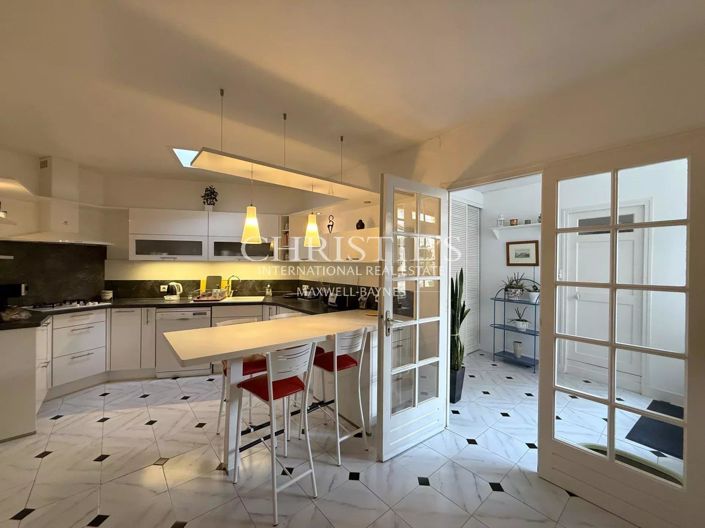 Image No.11-6 Bed House for sale