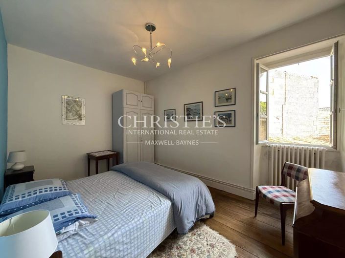 Image No.17-6 Bed House for sale