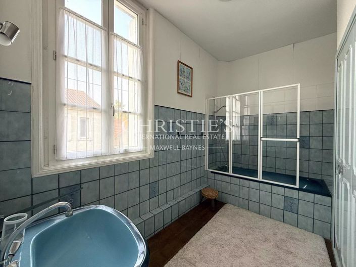 Image No.20-6 Bed House for sale