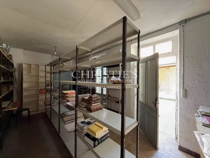 Image No.24-6 Bed House for sale