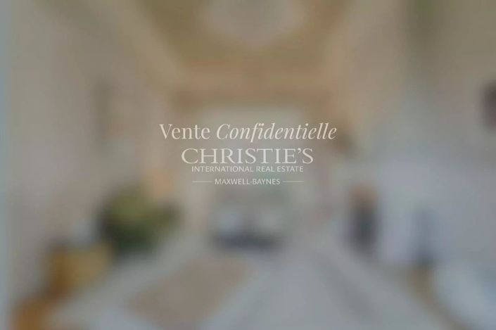 Image No.1-8 Bed House for sale