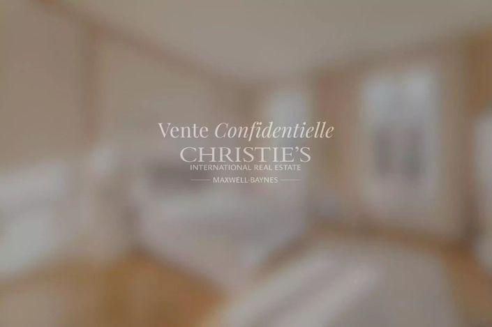 Image No.2-8 Bed House for sale