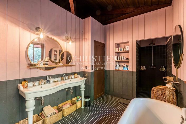 Image No.16-6 Bed House for sale