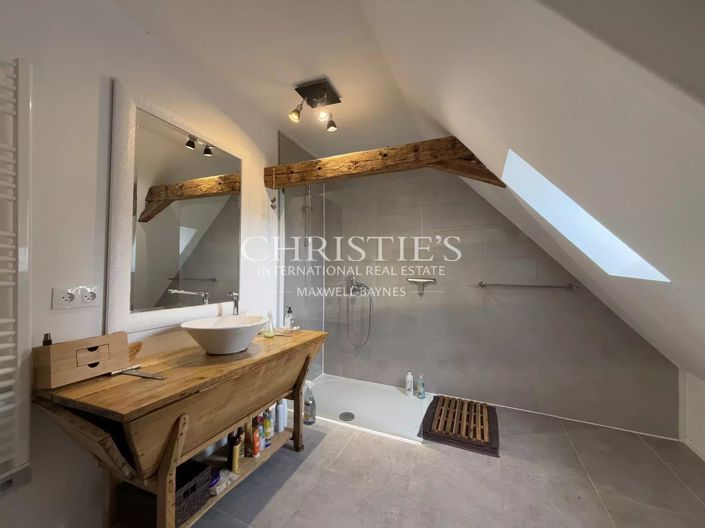 Image No.24-8 Bed House for sale