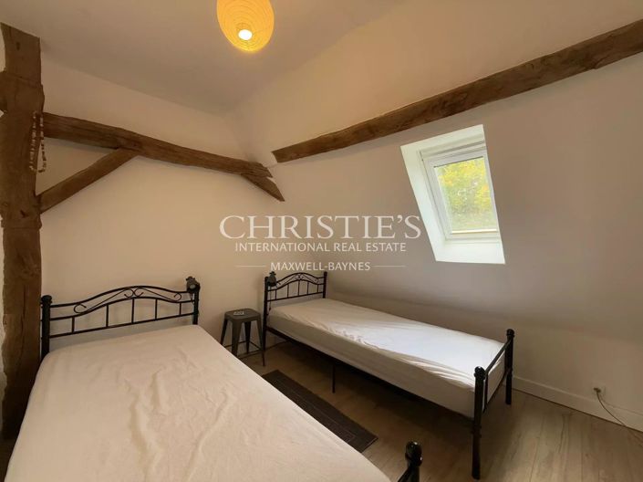 Image No.31-8 Bed House for sale