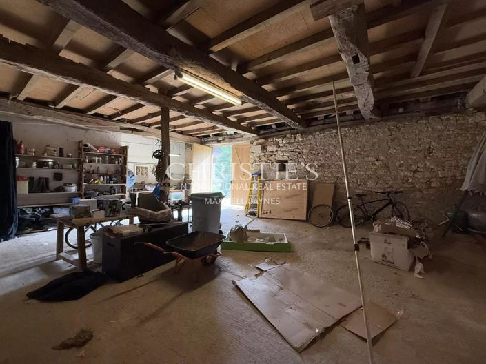 Image No.33-8 Bed House for sale