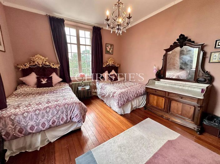 Image No.25-4 Bed House for sale