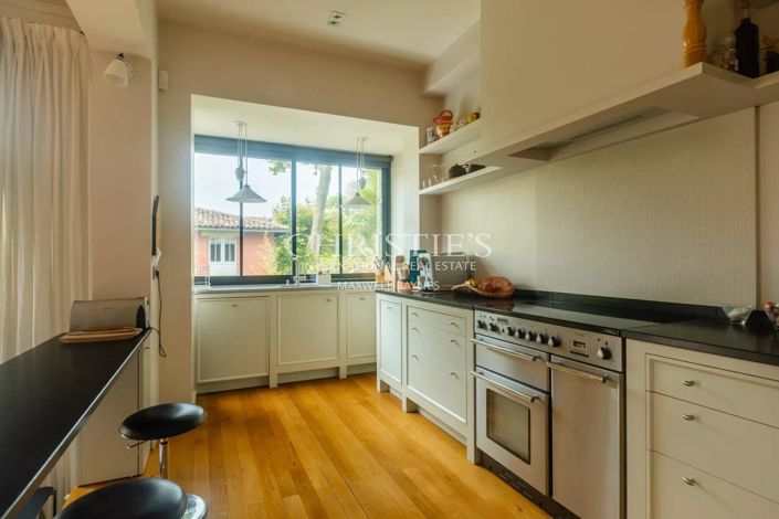 Image No.8-5 Bed House for sale