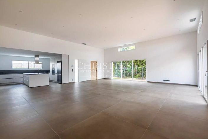 Image No.10-4 Bed House for sale